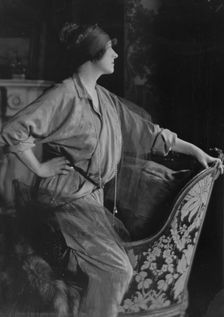 Guinness, Benjamin, Mrs., portrait photograph, 1916 Jan. 6. Creator: Arnold Genthe
