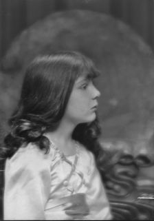 Guinness, Meraud, portrait photograph, 1913. Creator: Arnold Genthe