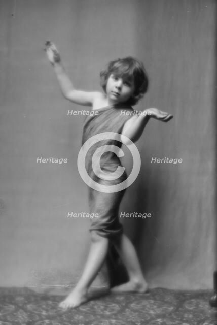 Guinness, Tanis, portrait photograph, ca. 1913. Creator: Arnold Genthe.