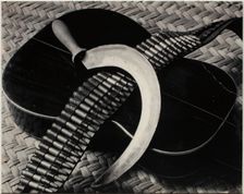 Guitare, cartouchière et faucille (Guitar, cartridge belt and sickle), 1929