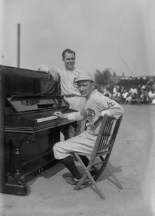 Gus Van & Joe Schenck, Vaudeville comics (baseball), between c1915 and c1920. Creator: Bain News Service