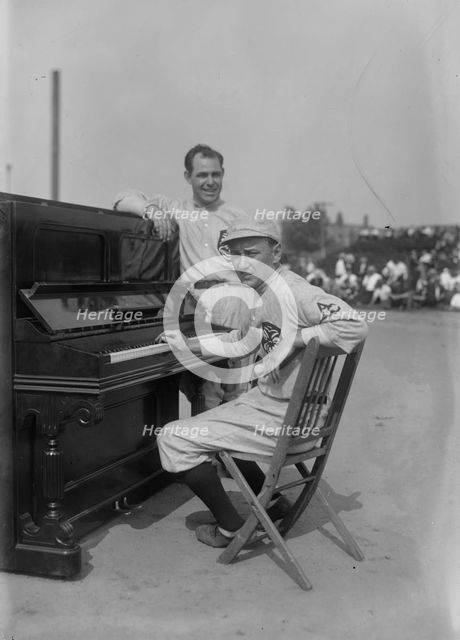 Gus Van & Joe Schenck, Vaudeville comics (baseball), between c1915 and c1920. Creator: Bain News Service.