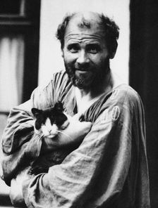 Gustav Klimt with a cat, 1911. Creator: Nähr, Moritz (1859-1945)