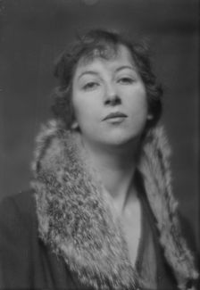 Gwynn, Miss, portrait photograph, 1915. Creator: Arnold Genthe