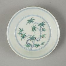 Doucai saucer with fruiting peach, late Kangxi period (1700-1722)