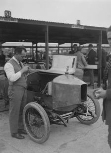 Douglas racing car of SL Bailey at the JCC 200 Mile Race, Brooklands, Surrey, 1921. Artist: Bill Brunell