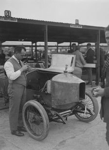 Douglas racing car of SL Bailey at the JCC 200 Mile Race, Brooklands, Surrey, 1921. Artist: Bill Brunell