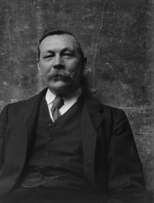 Doyle, Arthur Conan, Sir, portrait photograph, 1914 June 1. Creator: Arnold Genthe