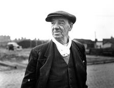 Docker, London, Docks, 1953. Creator: Henry Grant