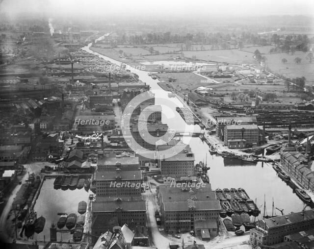 Docks and adjoining warehouses, Gloucester, Gloucestershire, 1932. Artist: Aerofilms.