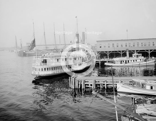 Docks, Jacksonville, Fla., between 1900 and 1920. Creator: Unknown.
