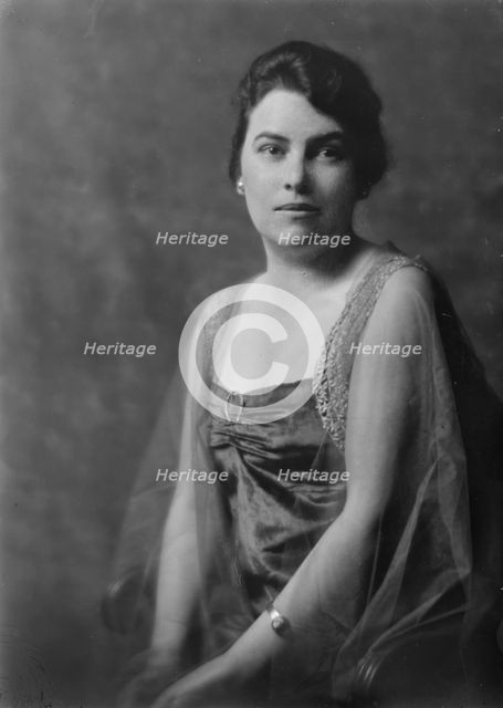 Dodge, A.H., Mrs., portrait photograph, 1917 Oct. 2. Creator: Arnold Genthe.