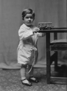 Dodd, E.A., Mrs., child of, portrait photograph, ca. 1913. Creator: Arnold Genthe