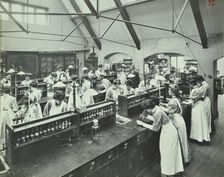 Domestic chemistry class, Battersea Polytechnic, London, 1907