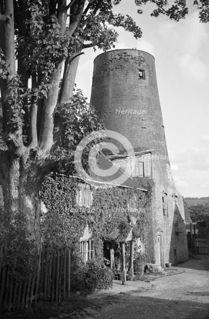 Doolittle Windmill, Totternhoe, Bedfordshire.  Artist: HES Simmons