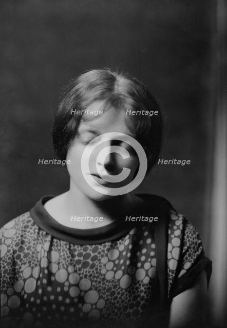 Dora Zaslavsky, portrait photograph, 1925 Aug. 11. Creator: Arnold Genthe.