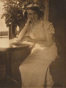 Dorothy W. Kane, about 1907. Creator: Gertrude Kasebier
