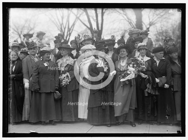 Daughters of 1812, between 1910 and 1917. Creator: Harris & Ewing.