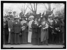 Daughters of 1812, between 1910 and 1917. Creator: Harris & Ewing