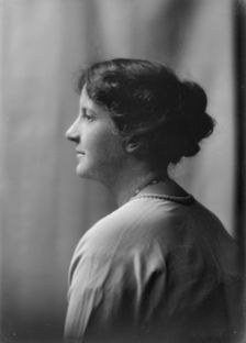 Davies, W.W., Mrs., portrait photograph, 1917 Oct. 21. Creator: Arnold Genthe