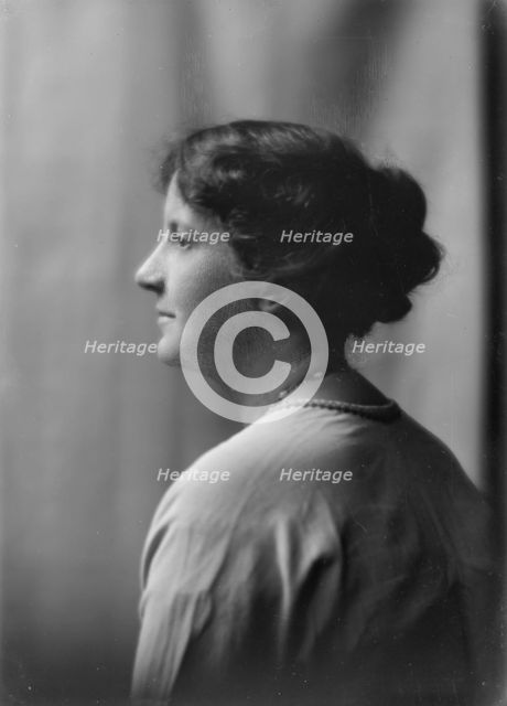 Davies, W.W., Mrs., portrait photograph, 1917 Oct. 21. Creator: Arnold Genthe.