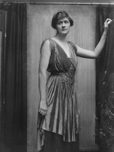 Davis, Clark, Mrs., portrait photograph, 1916. Creator: Arnold Genthe