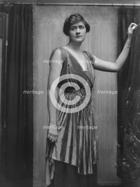 Davis, Clark, Mrs., portrait photograph, 1916. Creator: Arnold Genthe.