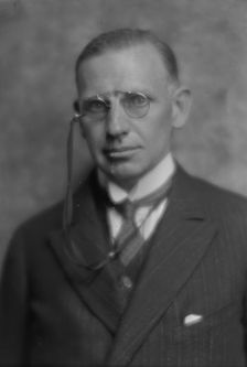 Davis, Hartley, Mr., portrait photograph, 1914 May 22. Creator: Arnold Genthe