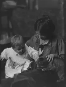 Davis, Mrs., and baby, or, Mrs. Myers and baby, portrait photograph, 1914 Dec. 22. Creator: Arnold Genthe