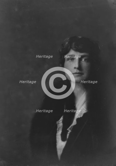 Davis, Sheldon, Mrs., portrait photograph, 1917 June 11. Creator: Arnold Genthe.