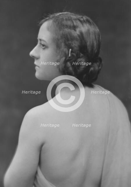 Dazie, Mlle., portrait photograph, 1917. Creator: Arnold Genthe.