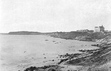 'Dakar et le palais du gouverneur general; L'Ouest Africain 1914. Creator: Unknown