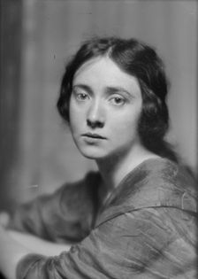 Dale, Gretchen, Miss (Mrs. Howard Estabrook), portrait photograph, 1913 or 1914. Creator: Arnold Genthe