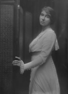 Dallett, Frances Abbey, portrait photograph, 1912 or 1913. Creator: Arnold Genthe