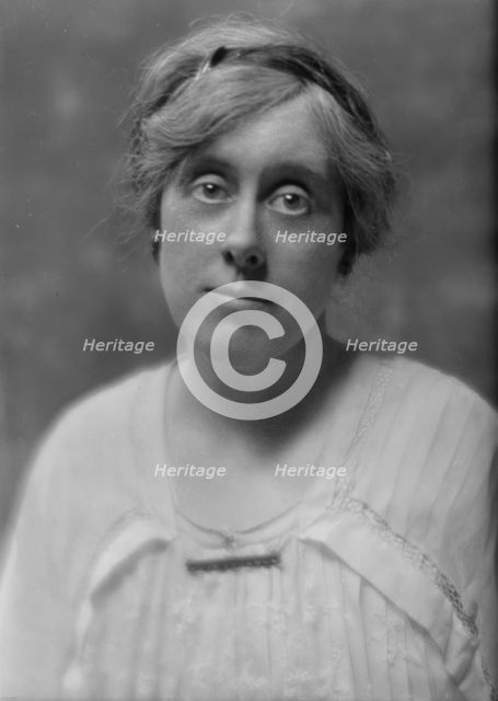 Dallett, I., Mrs., portrait photograph, 1914 May 19. Creator: Arnold Genthe.