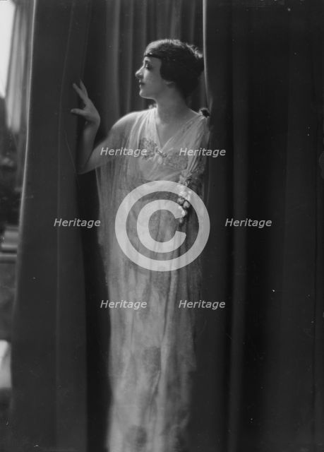 Dalmores, Miss, portrait photograph, 1915 May 7. Creator: Arnold Genthe.