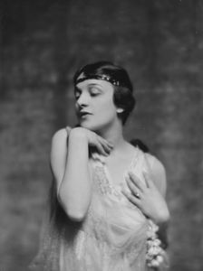 Dalmores, Miss, portrait photograph, 1915 May 7. Creator: Arnold Genthe
