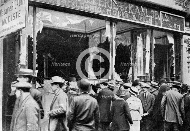 Damaged Austrian jewellers' shop, Paris, First World War, 1914. Artist: Unknown