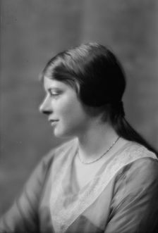 Damrosch, Polly, Miss, portrait photograph, 1914 Mar. 27. Creator: Arnold Genthe