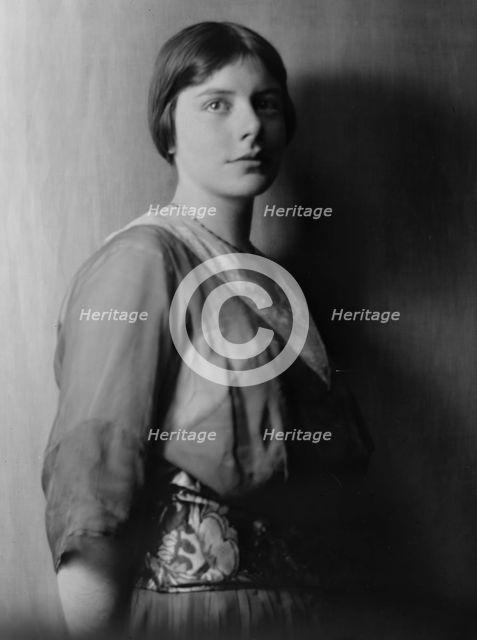 Damrosch, Polly, Miss, portrait photograph, 1914 Mar. 27. Creator: Arnold Genthe.