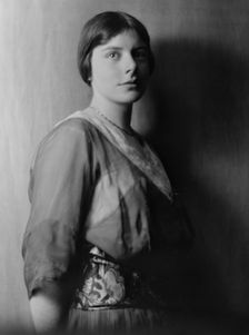 Damrosch, Polly, Miss, portrait photograph, 1914 Mar. 27. Creator: Arnold Genthe