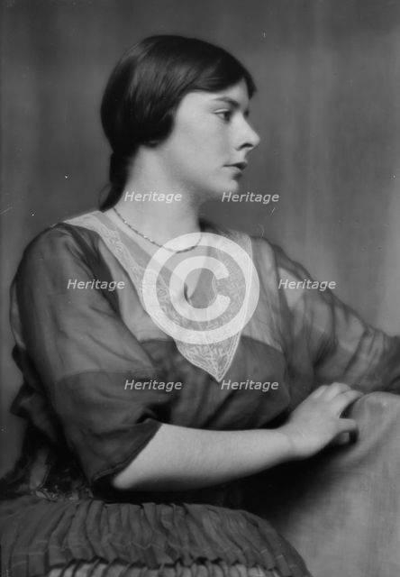 Damrosch, Polly, Miss, portrait photograph, 1914 Mar. 27. Creator: Arnold Genthe.