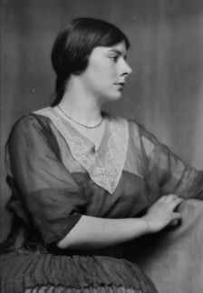 Damrosch, Polly, Miss, portrait photograph, 1914 Mar. 27. Creator: Arnold Genthe