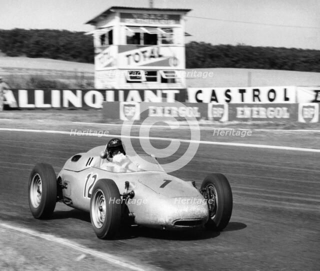 Dan Gurney driving a Porsche, French Grand Prix, Rheims, 1961. Artist: Unknown