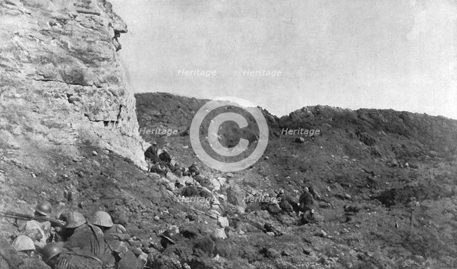 'Dans l'enceinte du Fort de Douaumont, le 22 mai a 15 heures, trois heures apres l'assaut..., 1916. Creator: Unknown.