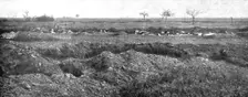 Dans la Bataille; Tranchee de repli occupee par des reserves d'infanterie 1918. Creator: Unknown