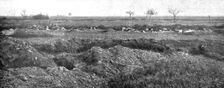 Dans la Bataille; Tranchee de repli occupee par des reserves d'infanterie 1918. Creator: Unknown