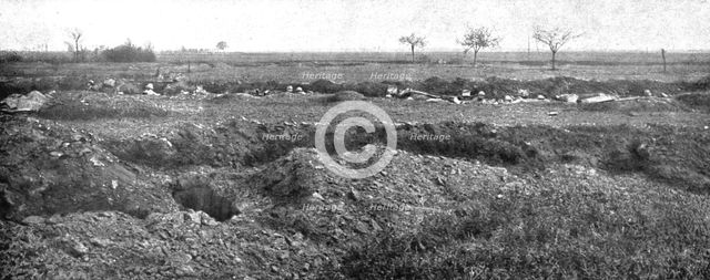 'Dans la Bataille; Tranchee de repli occupee par des reserves d'infanterie', 1918. Creator: Unknown.
