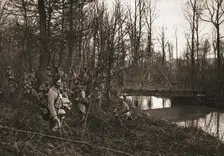 Dans la Bataille; La protection de la voie ferree Amiens-Paris: un section d'infanterie..., 1918. Creator: Unknown