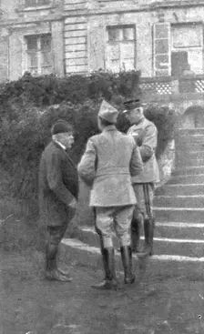 Dans la Bataille; M. Clemenceau, au Q. G. de la 1st armee, s'entretient avec les generaux..., 1918. Creator: Unknown